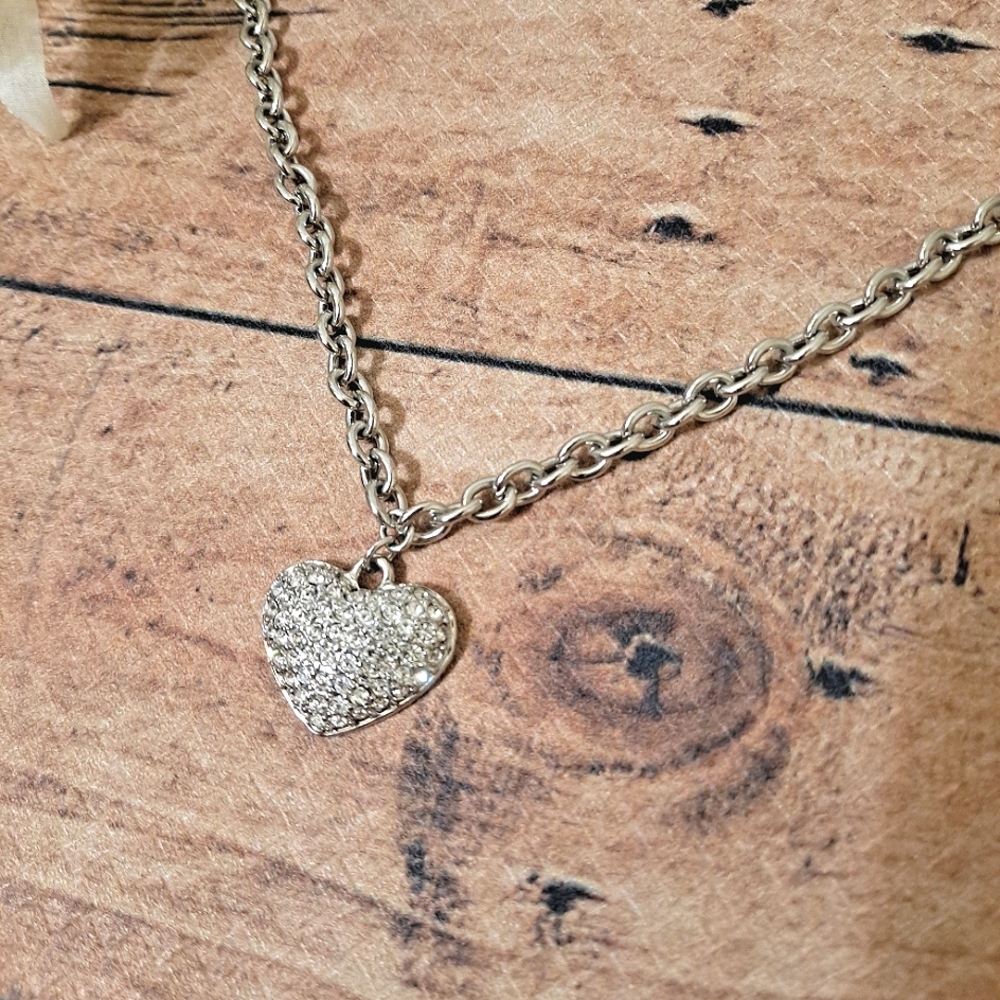 Guess Heart ❤ Necklace, So gorgeous 😍